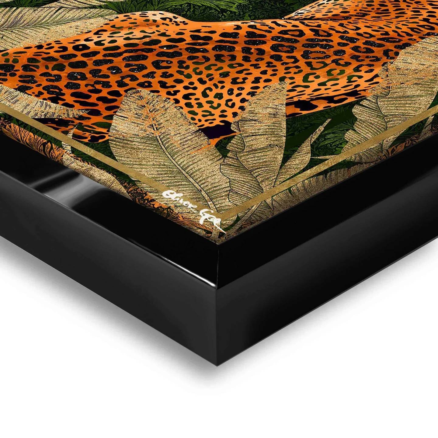 Detail – Oliver Gal Emerald Jungle Cat with Gold Leaf
