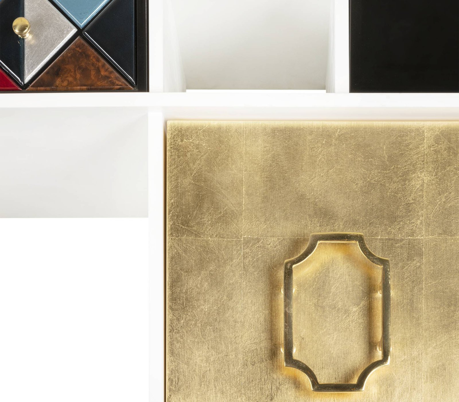 Detail – Boca do Lobo Coleccionista Bookcase Finishes