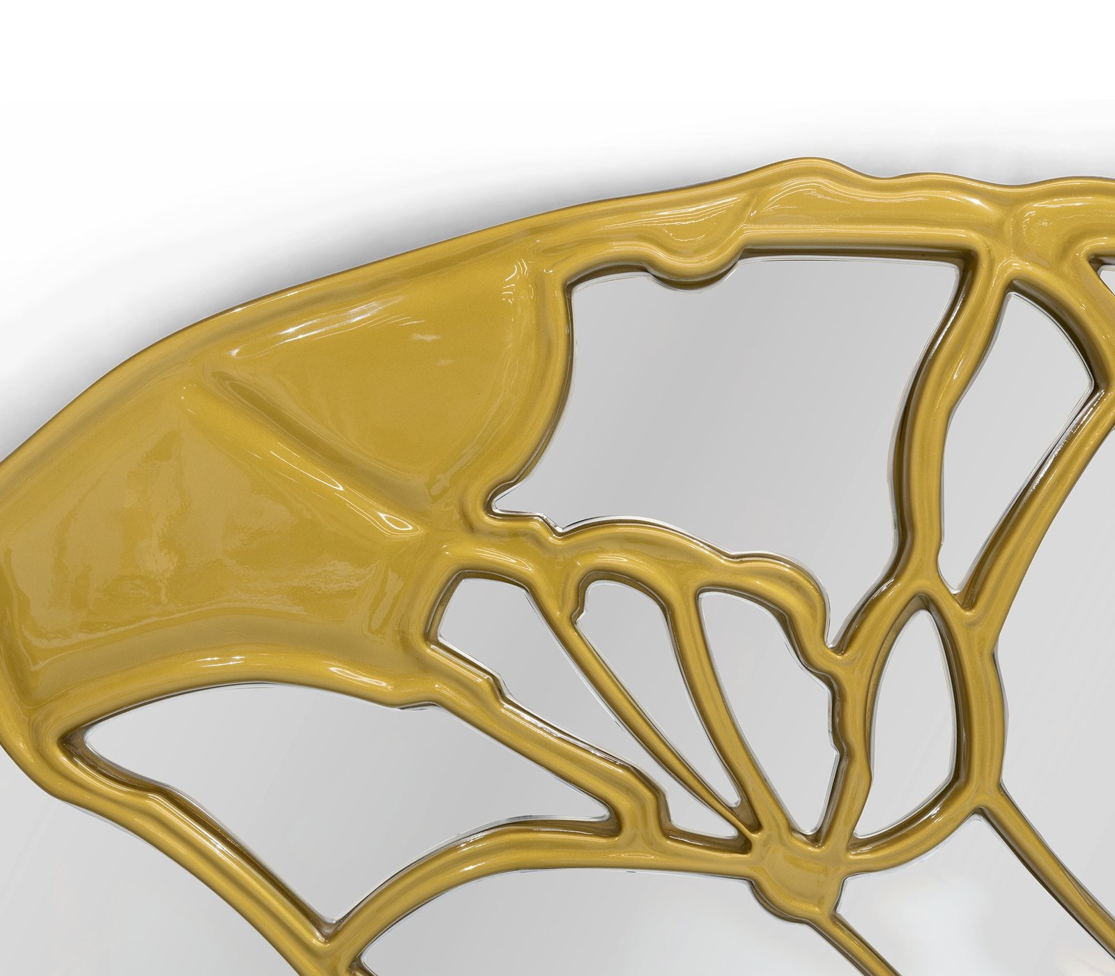 Glance Mirror – Gold Detail with Sculptural Fragmentation