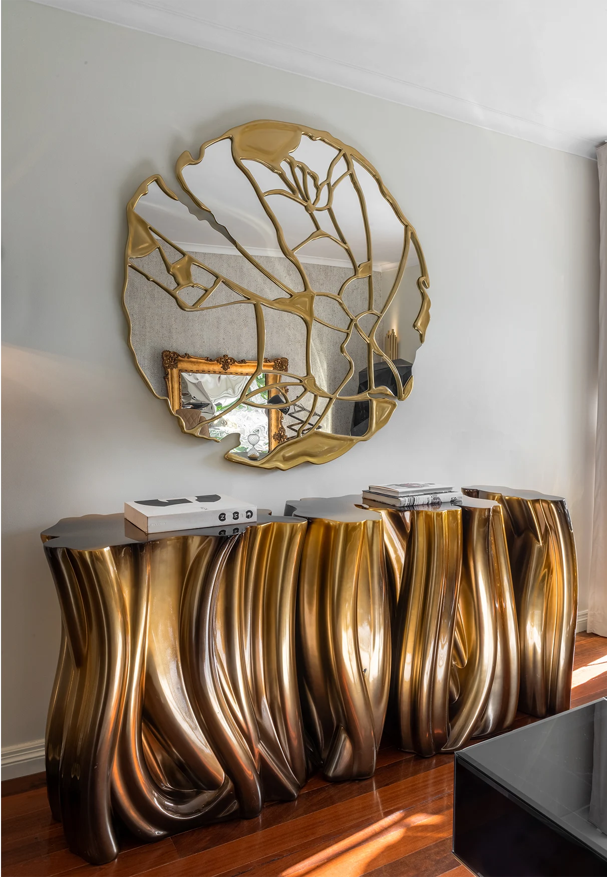 Glance Mirror – Gold Console Setting – Boca do Lobo