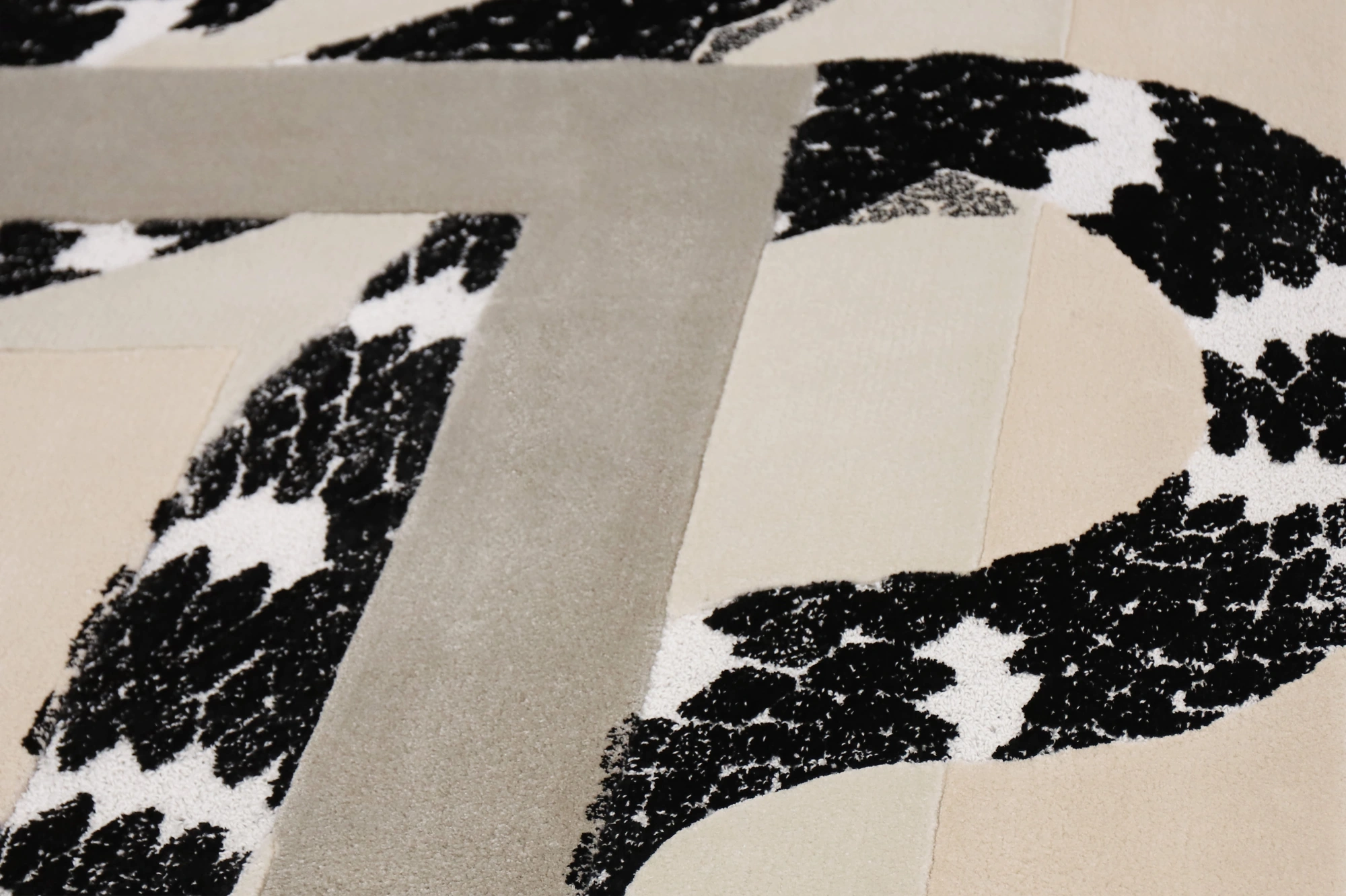 Imperial Snake Rug – Pattern Detail