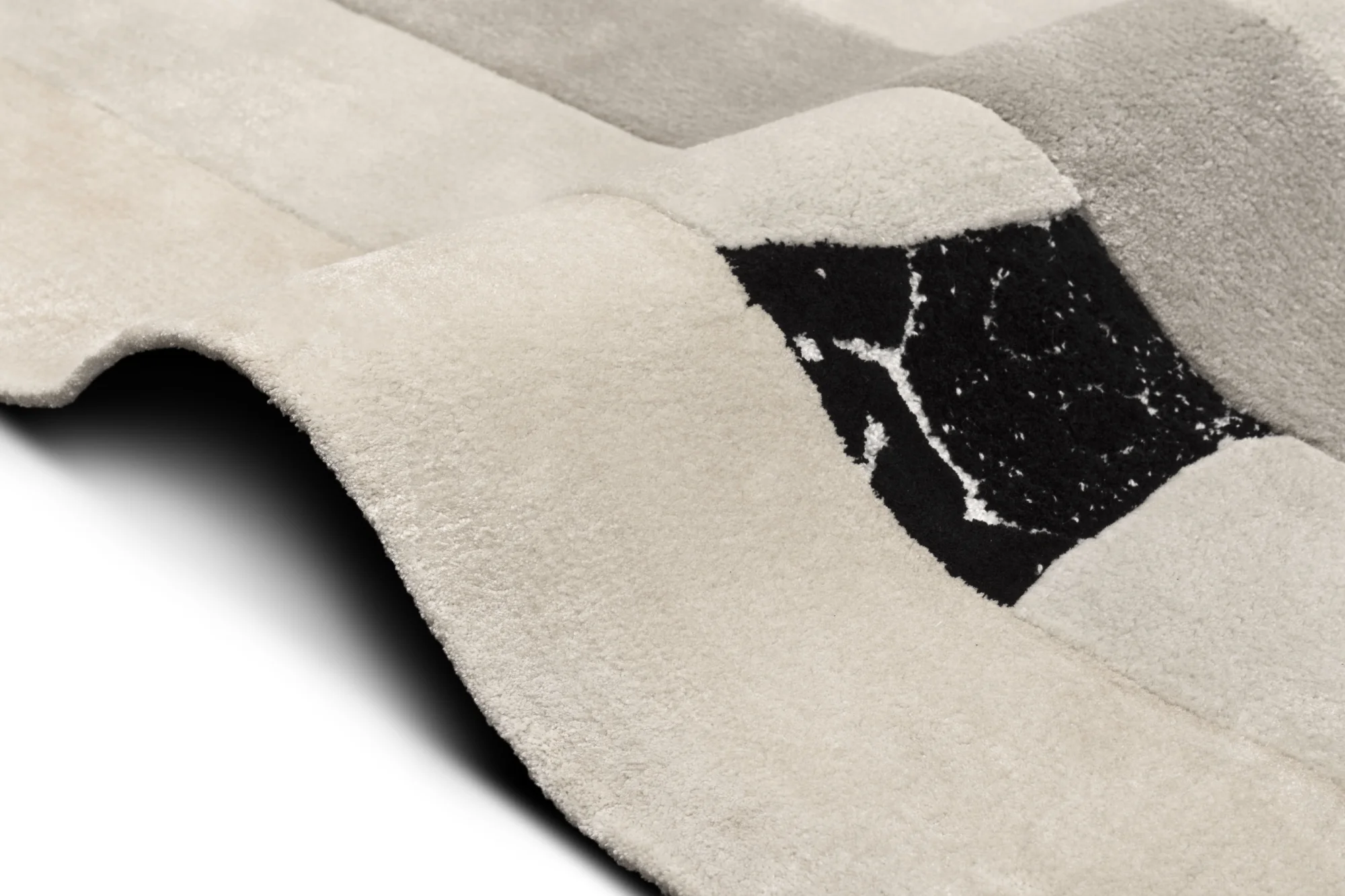 Imperial Snake Rug – Botanical Silk Detail