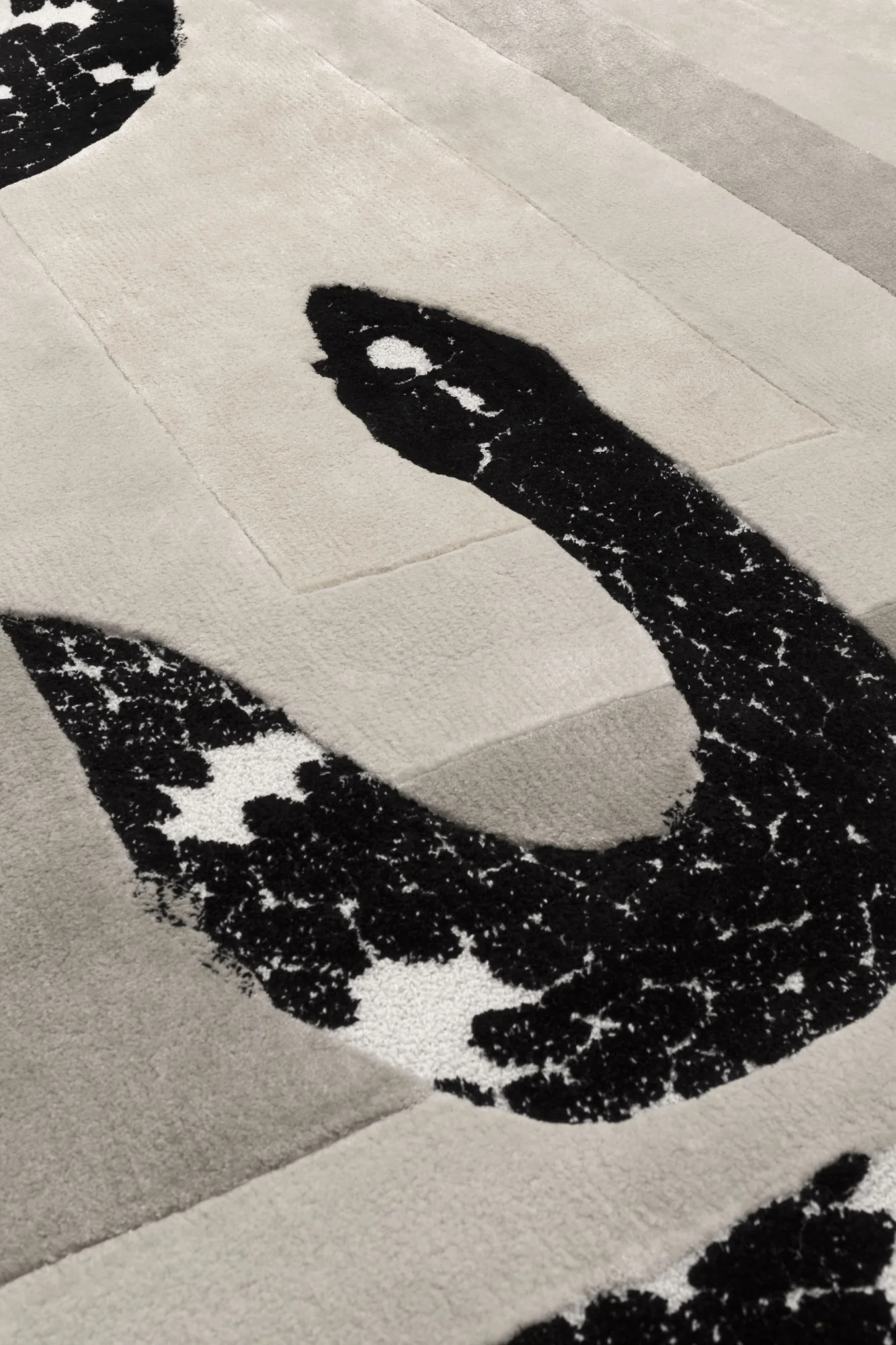 Imperial Snake Rug – Snake Motif Detail